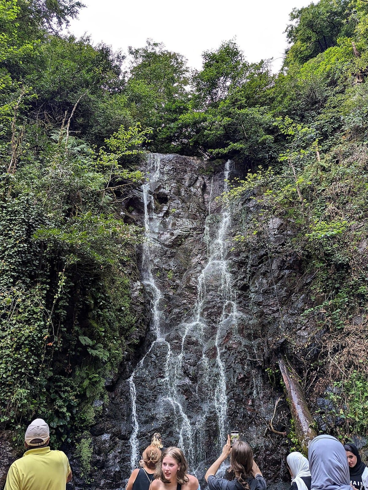 Cascata e ponte di Mirveti