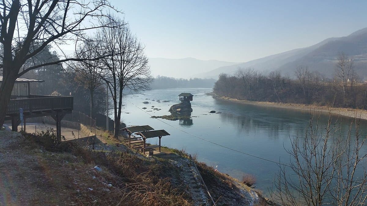Casetta sulla Drina