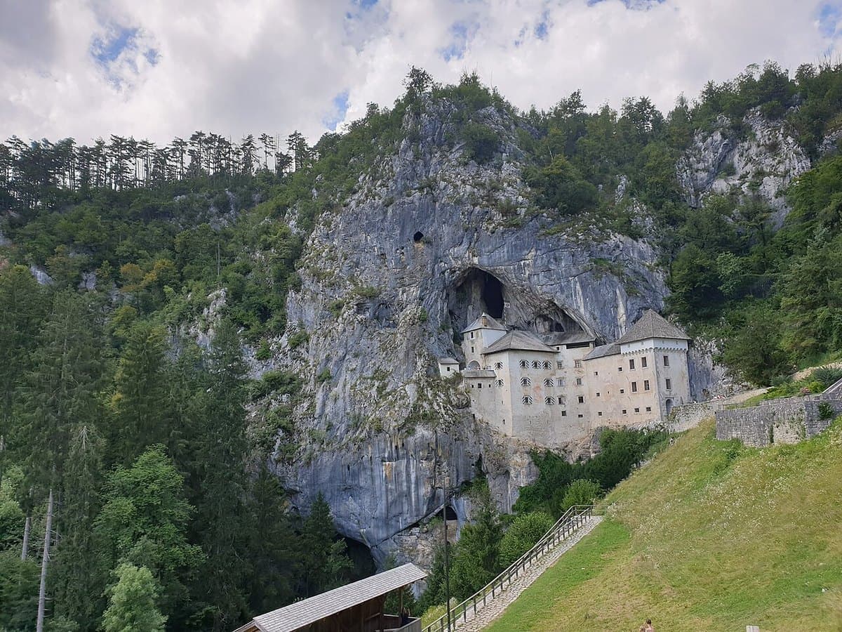Castello di Predjama — foto 2