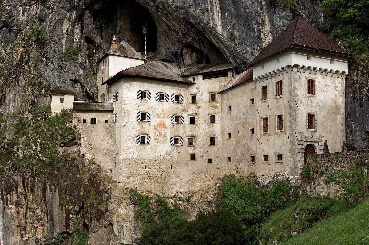 Castello di Predjama — foto 3