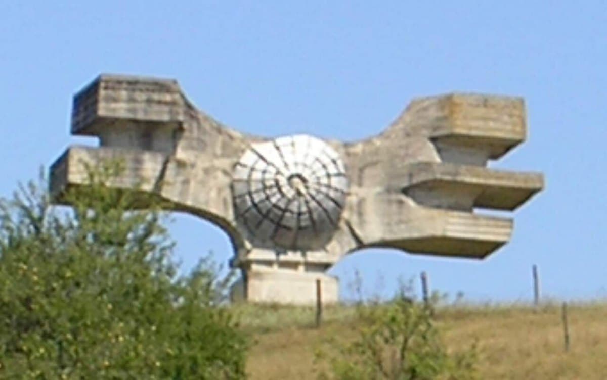 Spomenik di Podgarić — foto 3