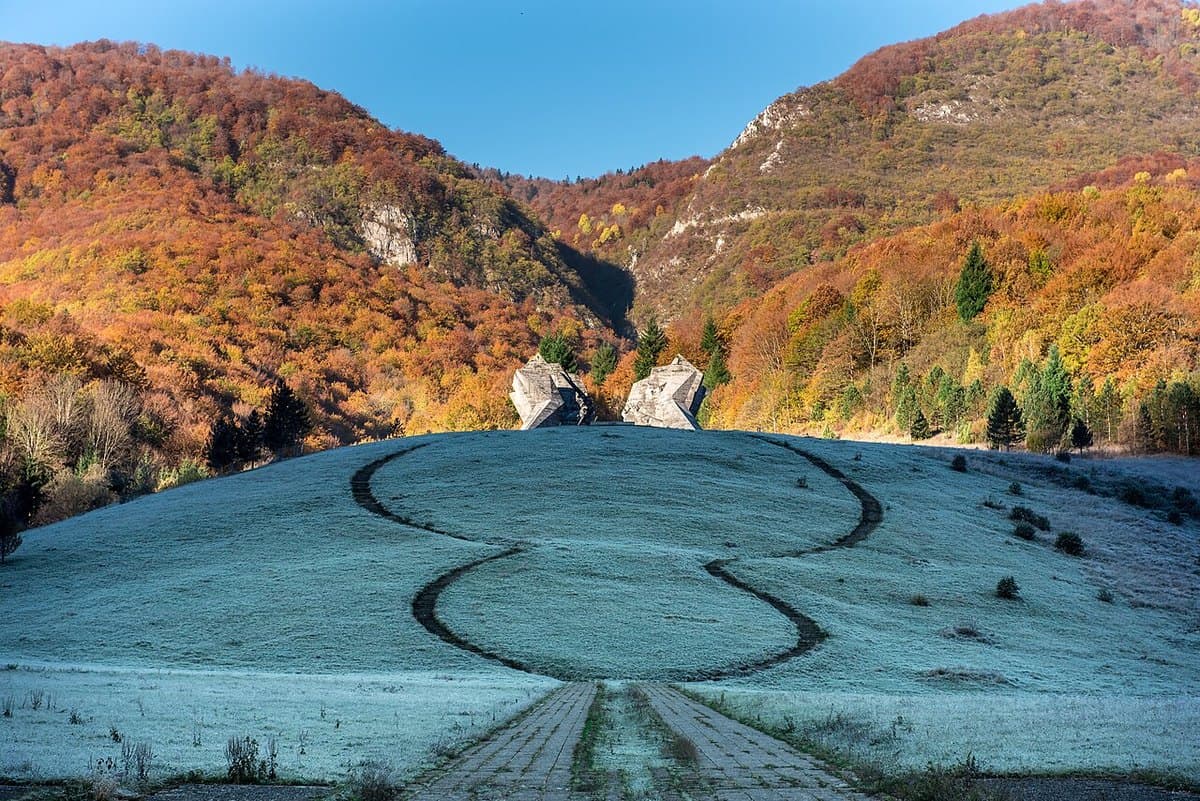 Spomenik di Tjentište
